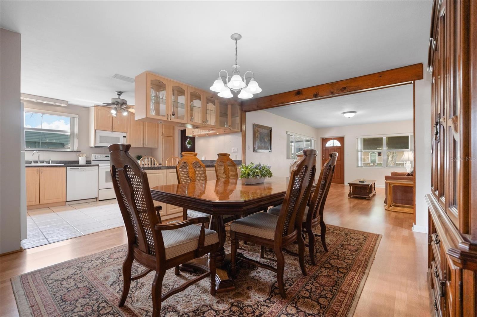 Listing photo id 11 for 1520 Richard Avenue