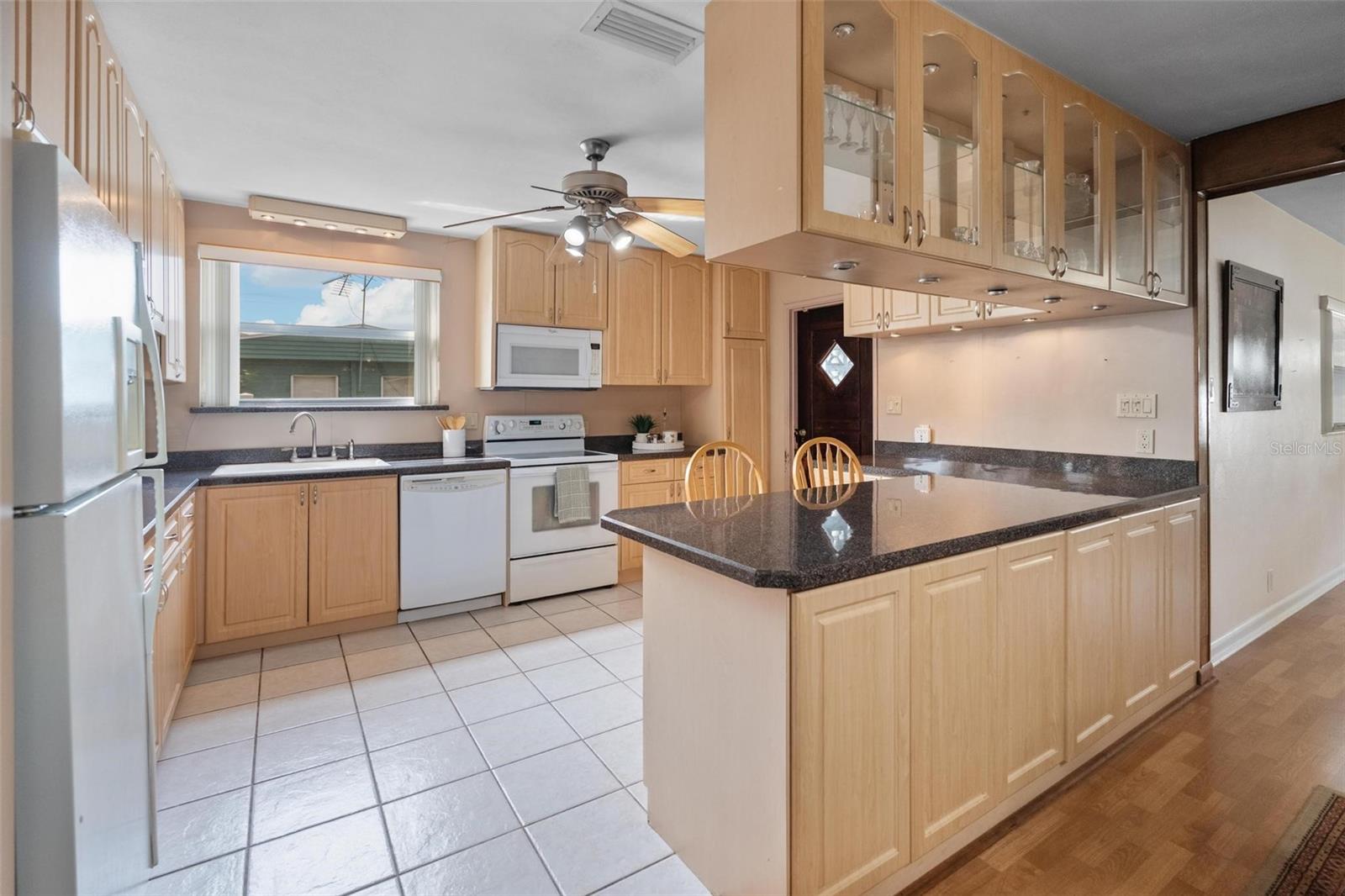 Listing photo id 12 for 1520 Richard Avenue