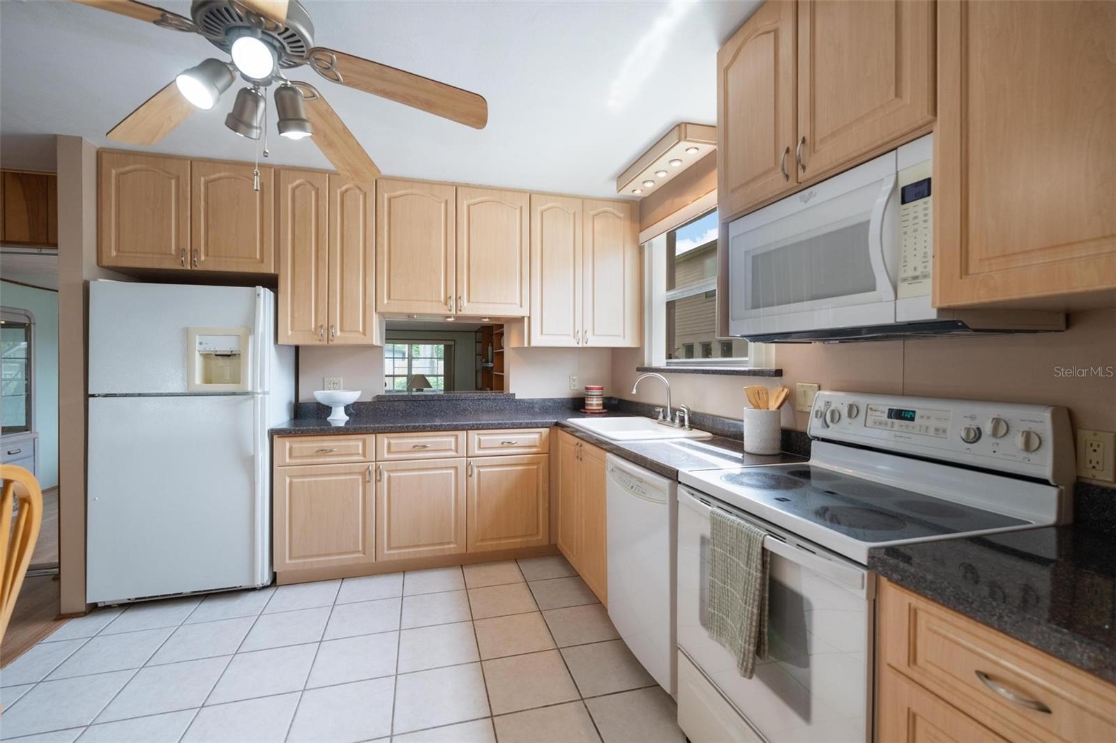 Listing photo id 13 for 1520 Richard Avenue