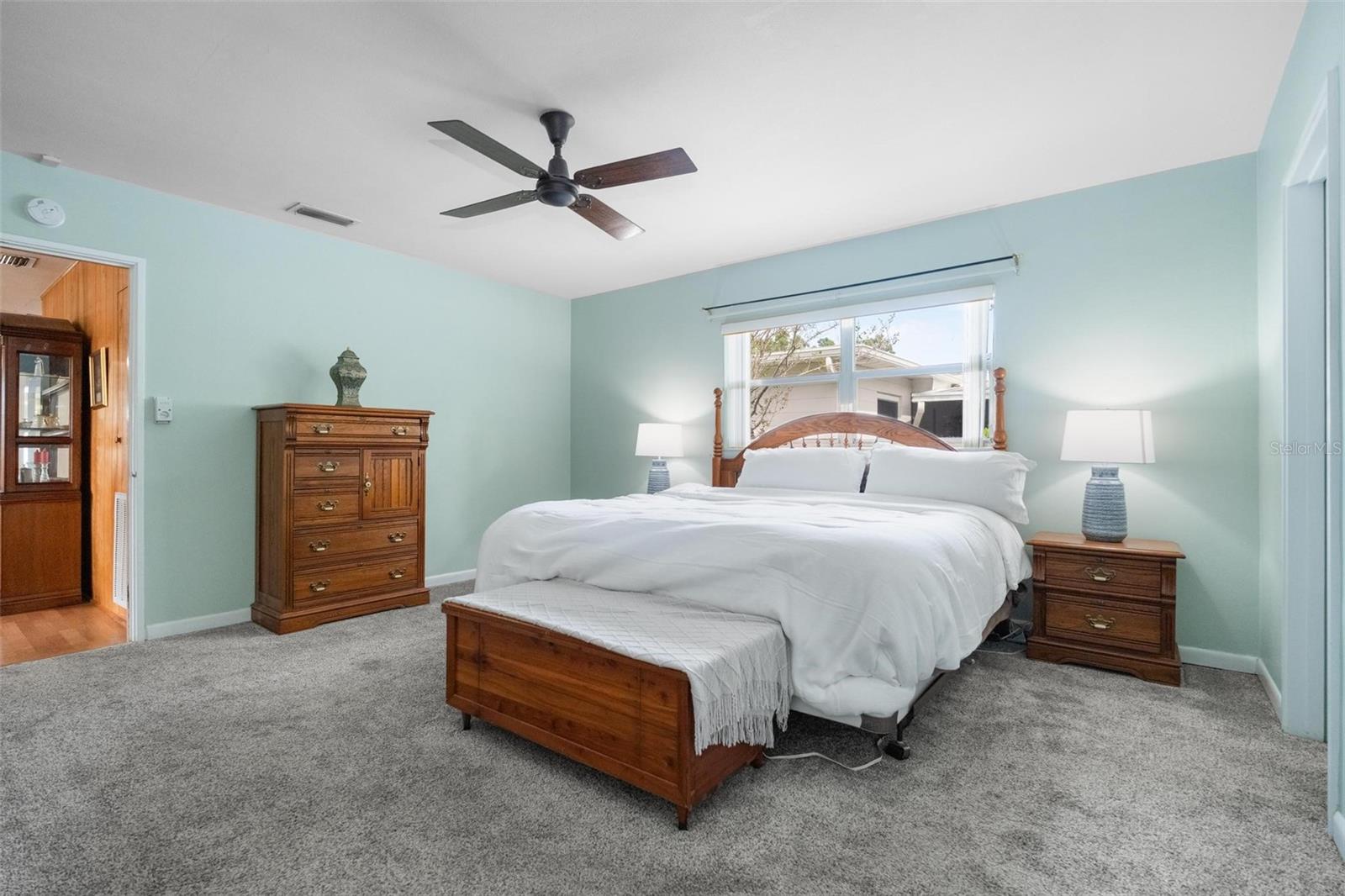 Listing photo id 25 for 1520 Richard Avenue