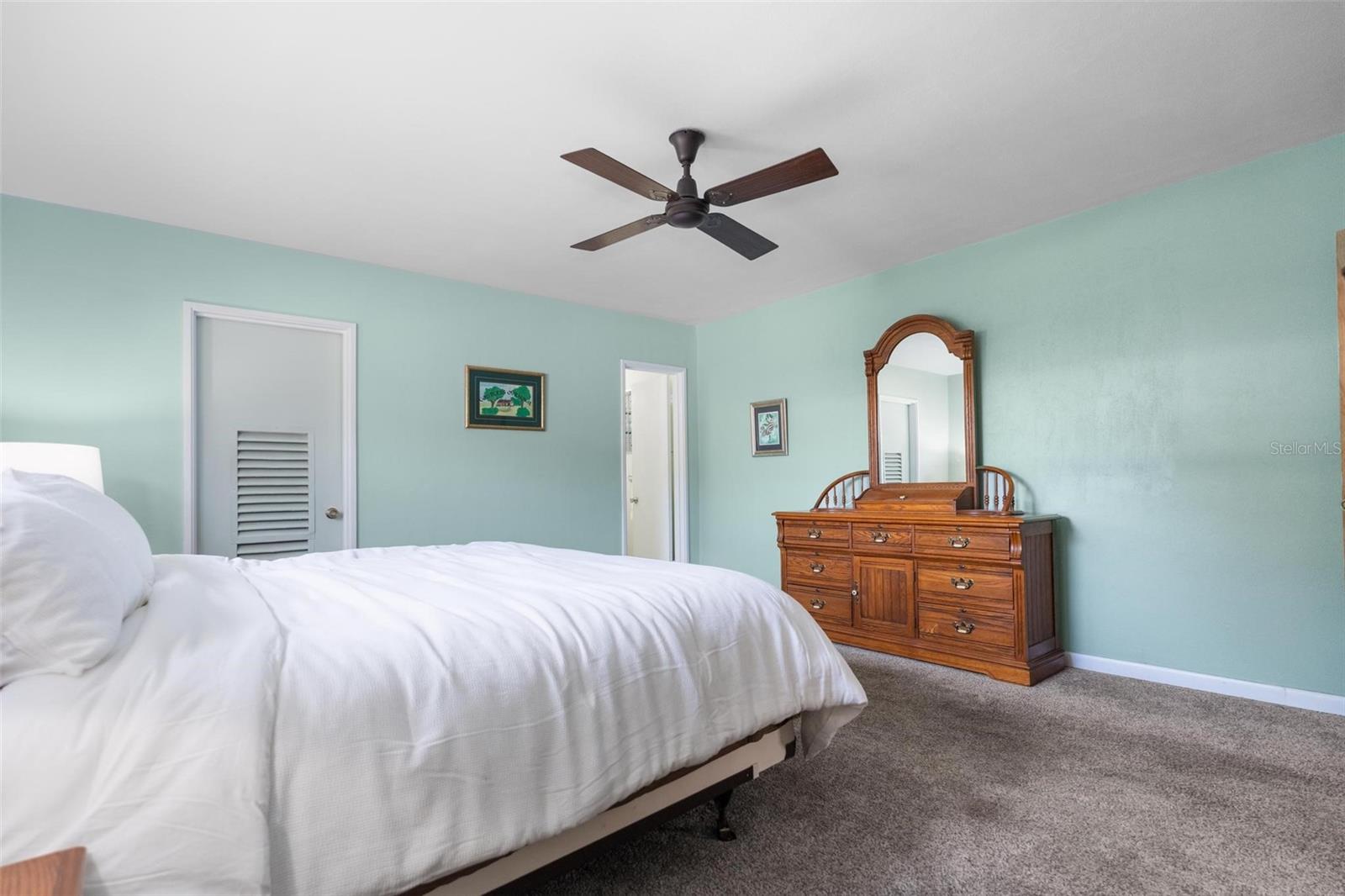 Listing photo id 26 for 1520 Richard Avenue