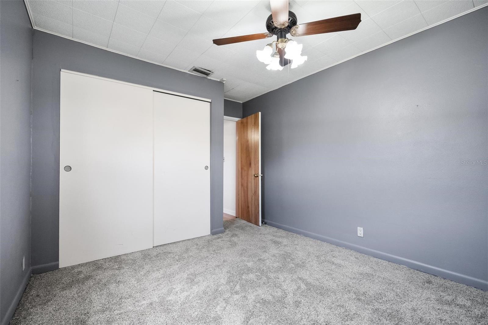 Listing photo id 29 for 1520 Richard Avenue