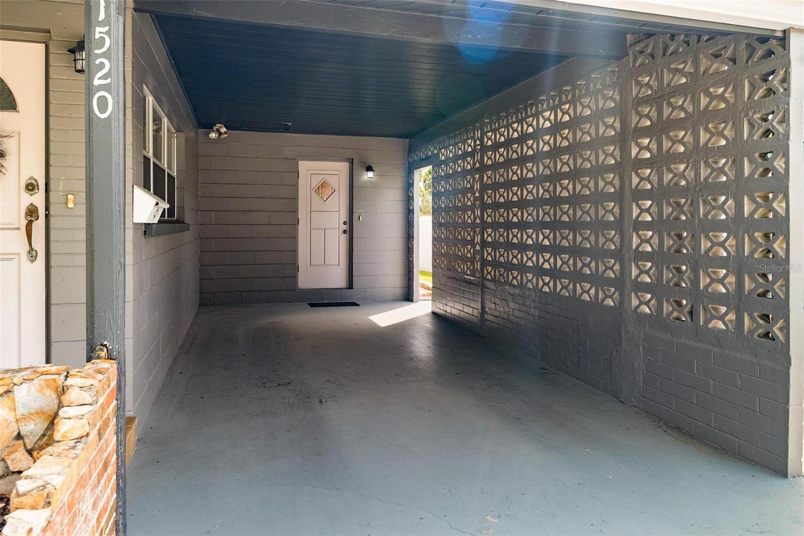 Listing photo id 2 for 1520 Richard Avenue