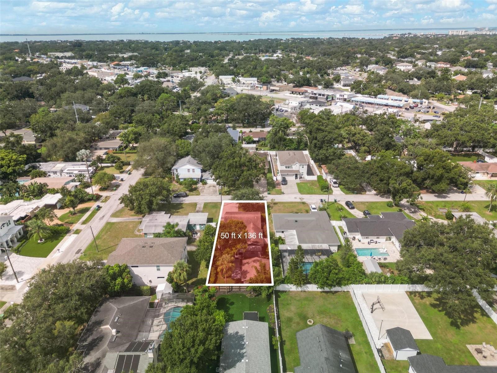 Listing photo id 48 for 1520 Richard Avenue