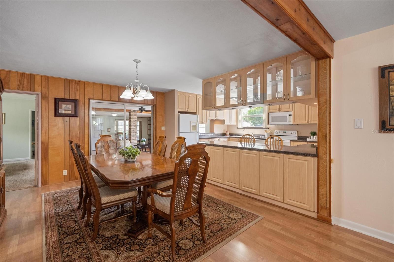 Listing photo id 7 for 1520 Richard Avenue