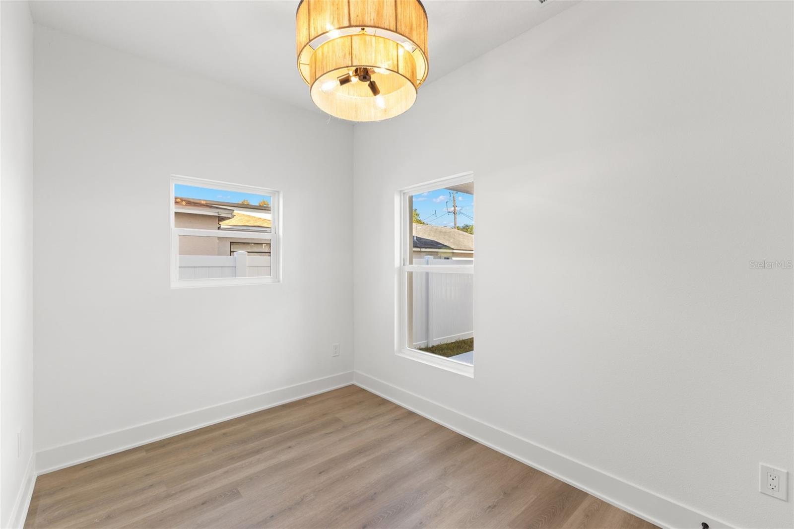 Image 11 of 34 For 2525 13th Avenue N
