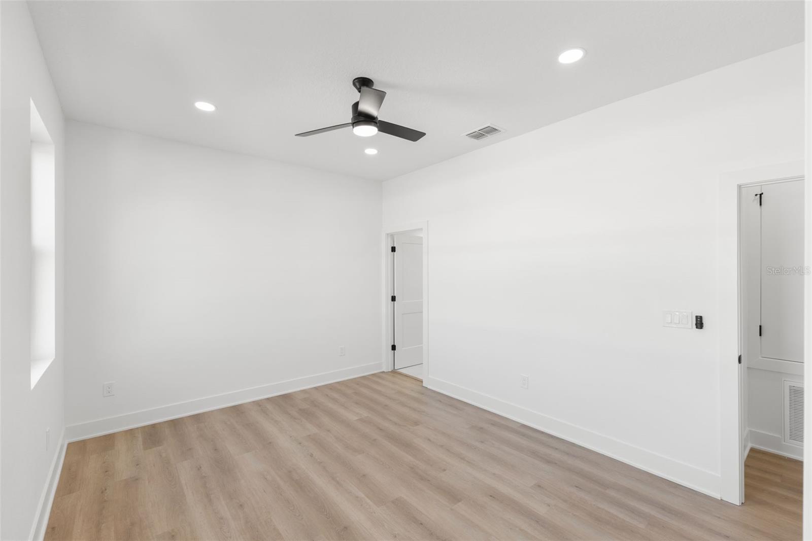 Image 16 of 34 For 2525 13th Avenue N
