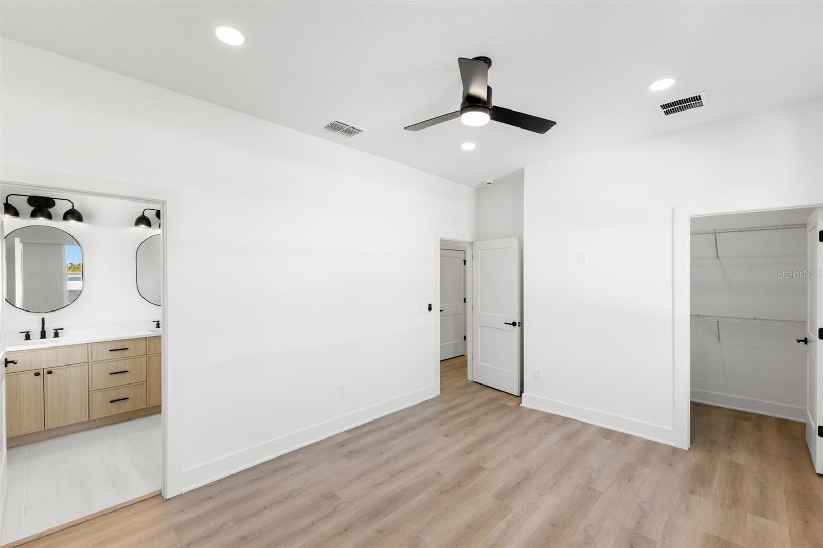 Image 17 of 34 For 2525 13th Avenue N