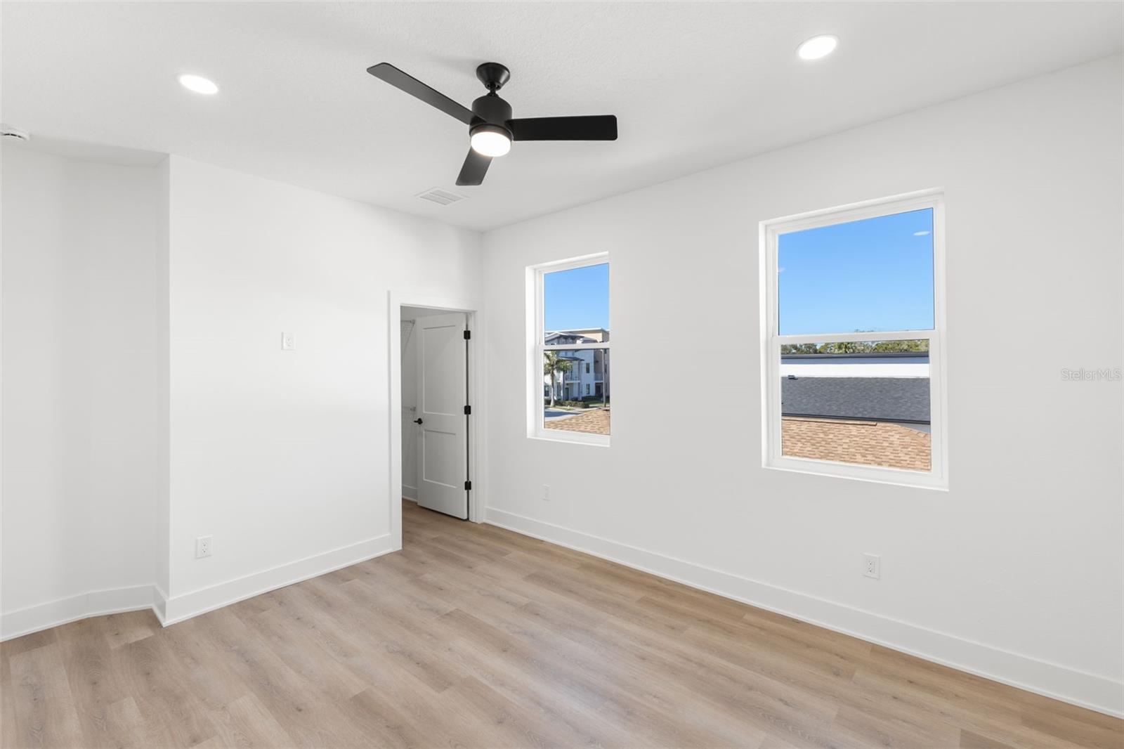 Image 18 of 34 For 2525 13th Avenue N