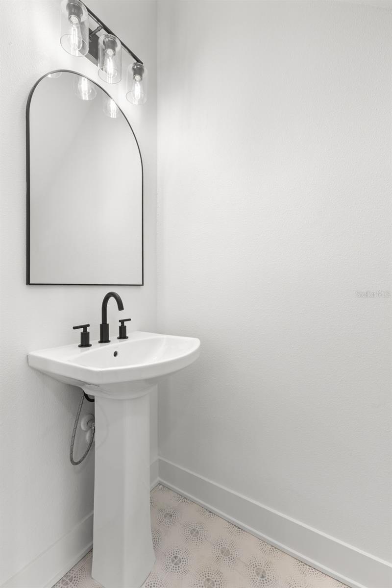 Image 24 of 34 For 2525 13th Avenue N