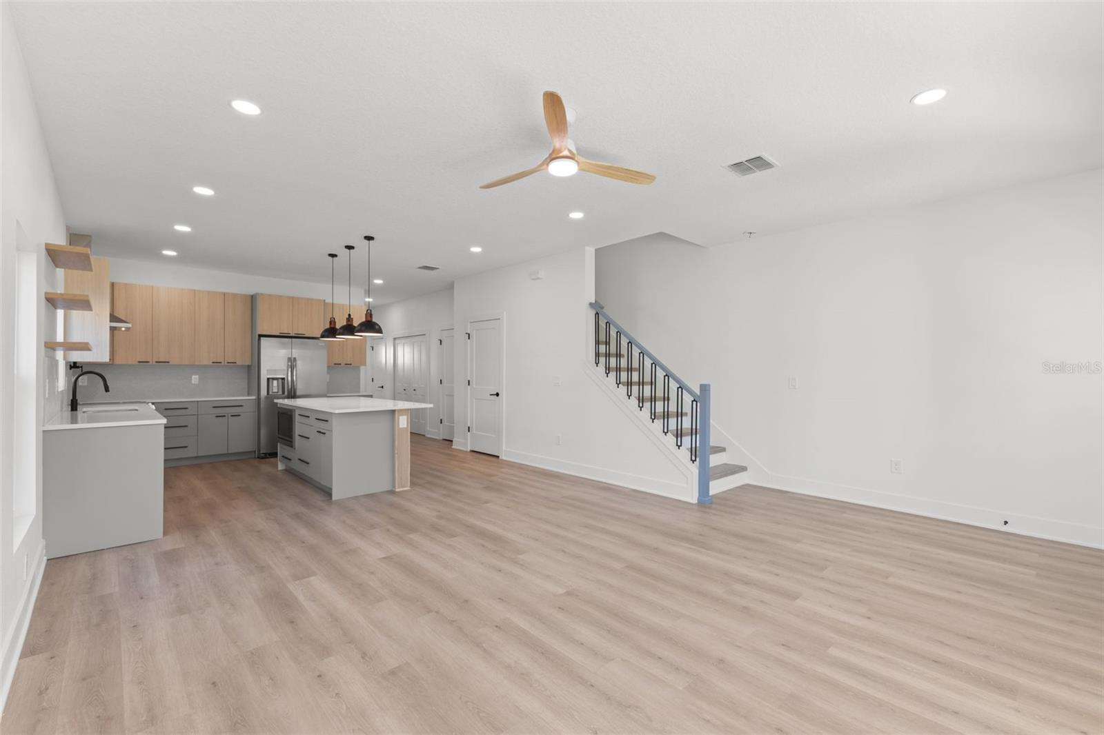Image 6 of 34 For 2525 13th Avenue N