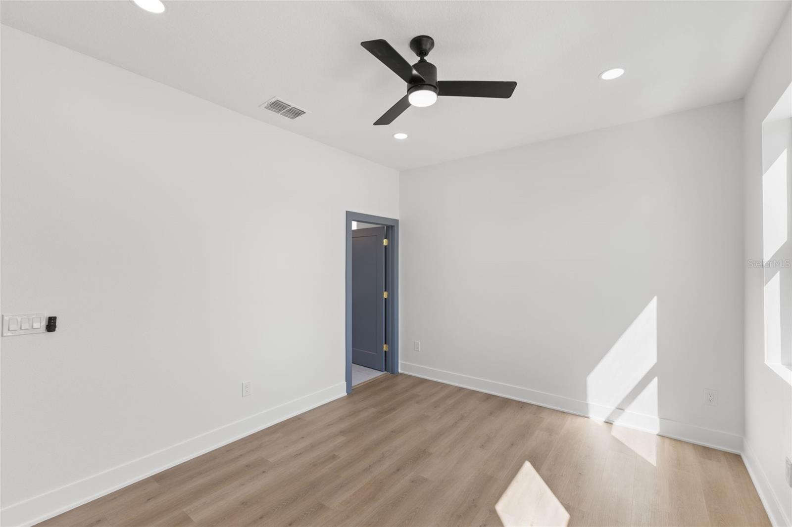 Image 19 of 36 For 2523 13th Avenue N
