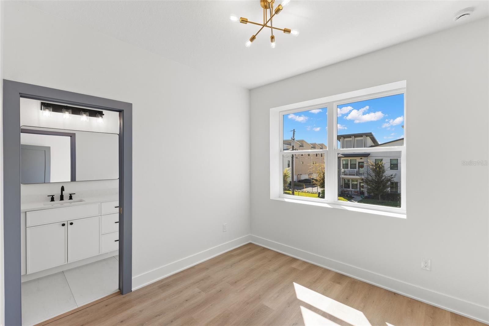 Image 23 of 36 For 2523 13th Avenue N