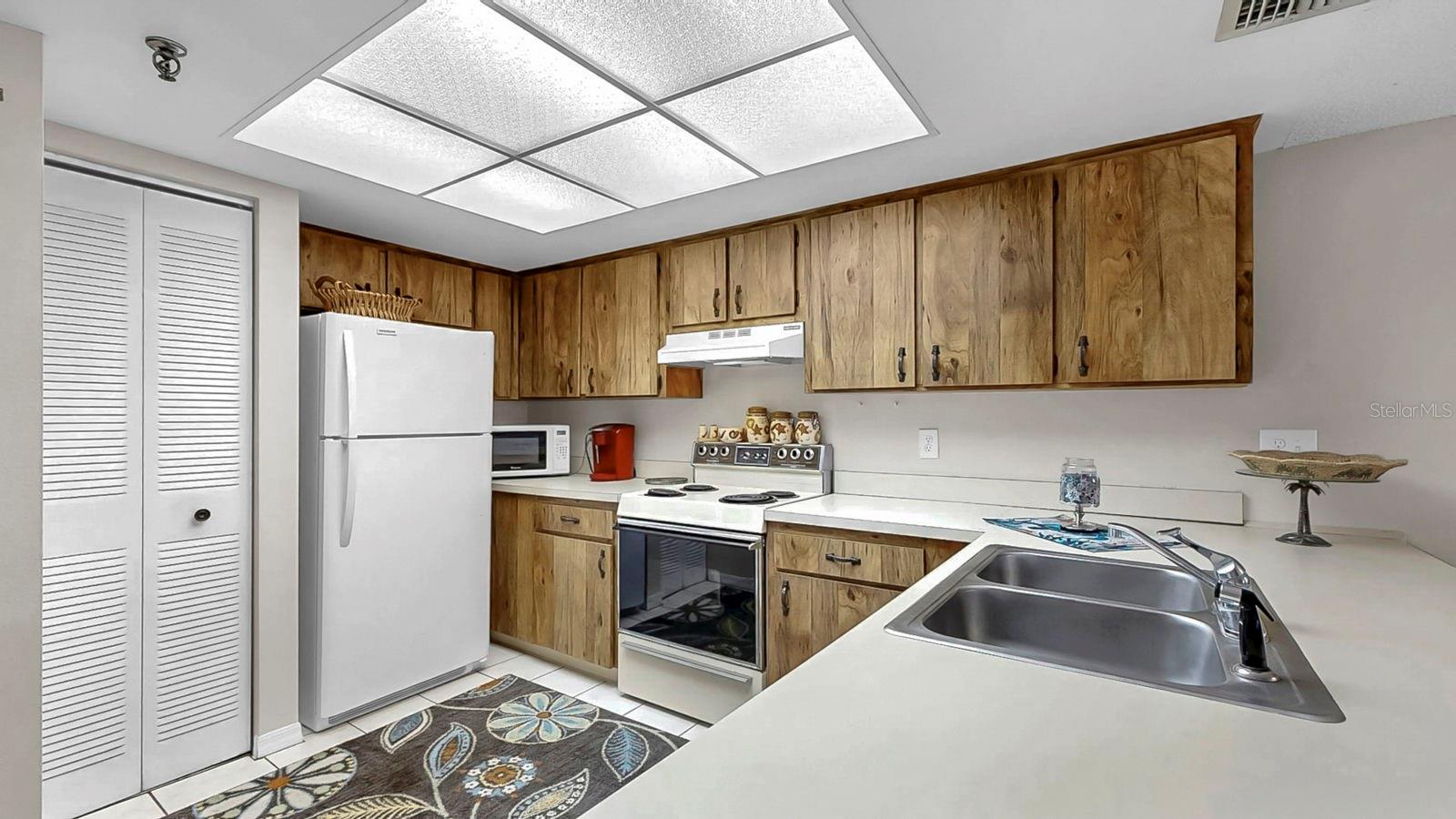 Image 10 of 50 For 14001 Gulf Boulevard 206