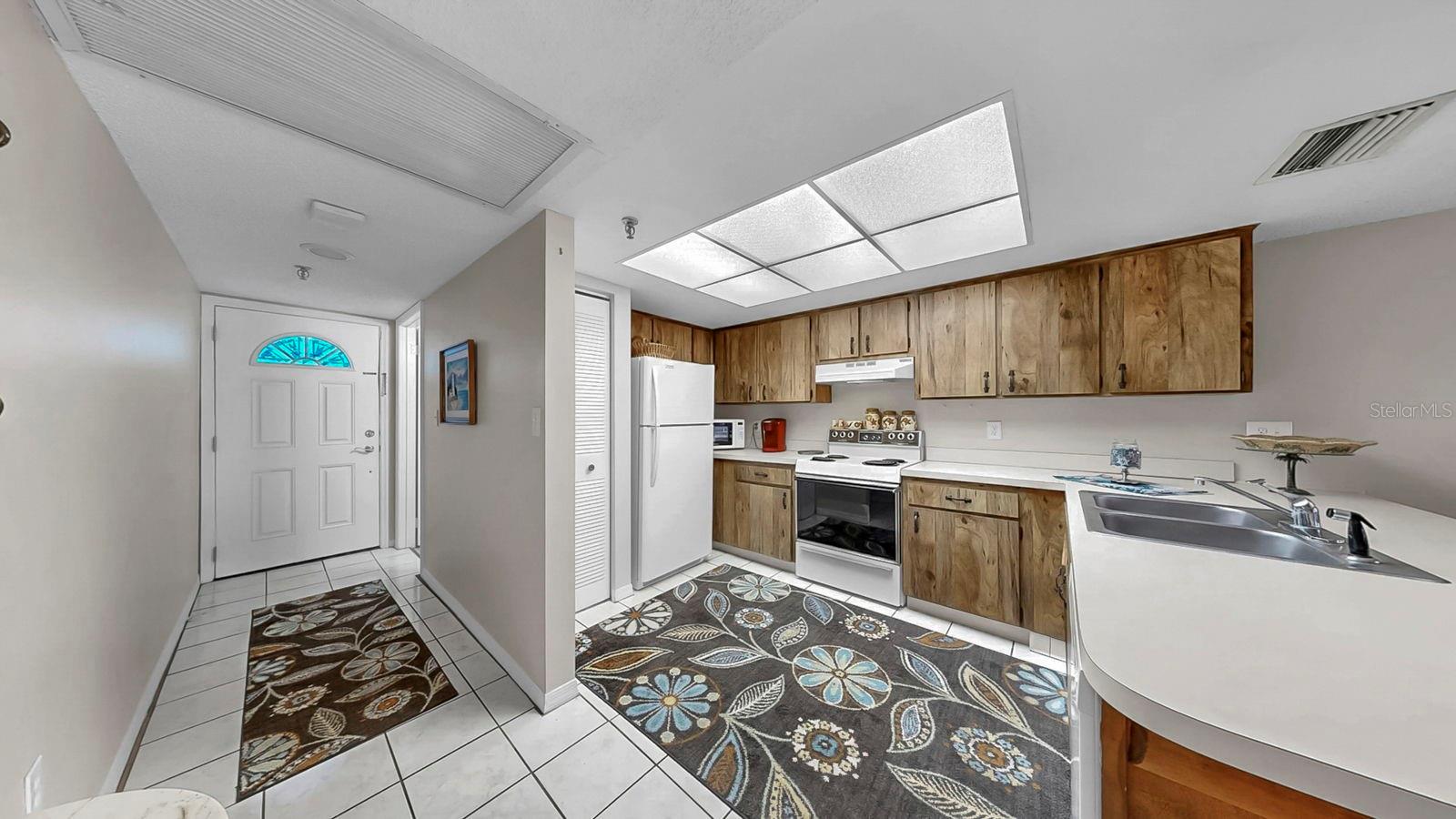 Image 12 of 50 For 14001 Gulf Boulevard 206