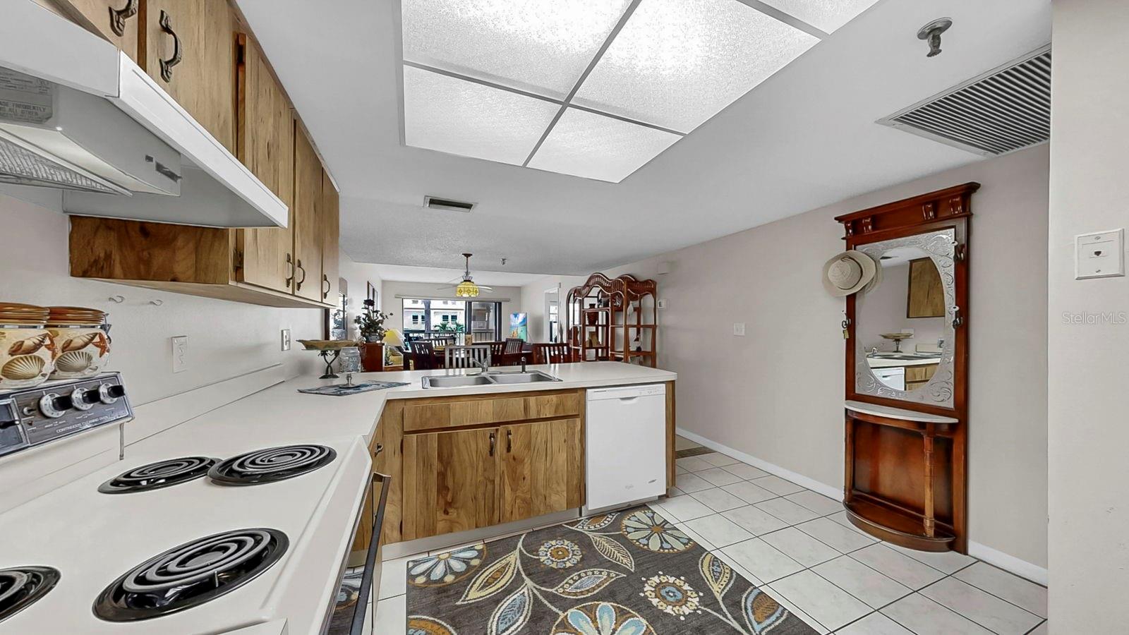 Image 15 of 50 For 14001 Gulf Boulevard 206