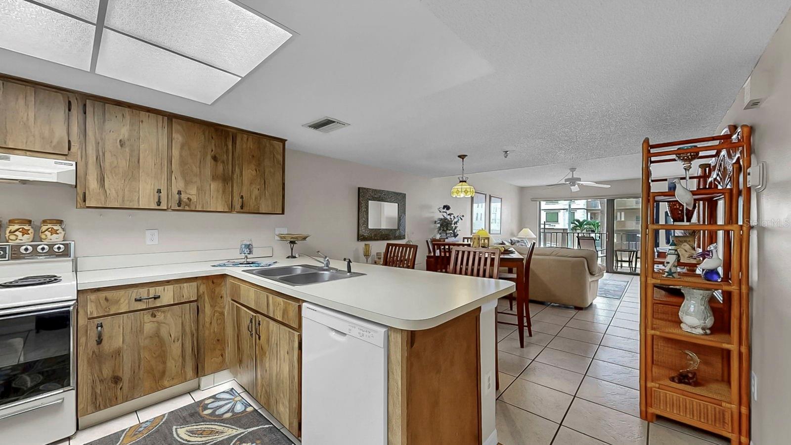 Image 17 of 50 For 14001 Gulf Boulevard 206