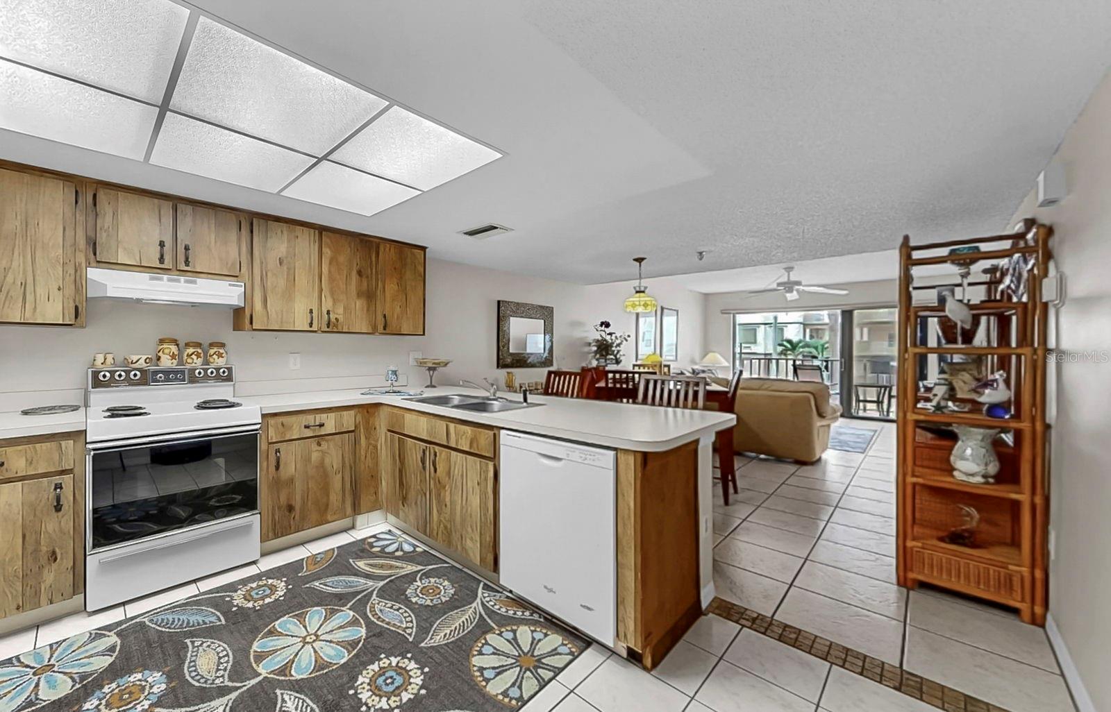Image 5 of 50 For 14001 Gulf Boulevard 206