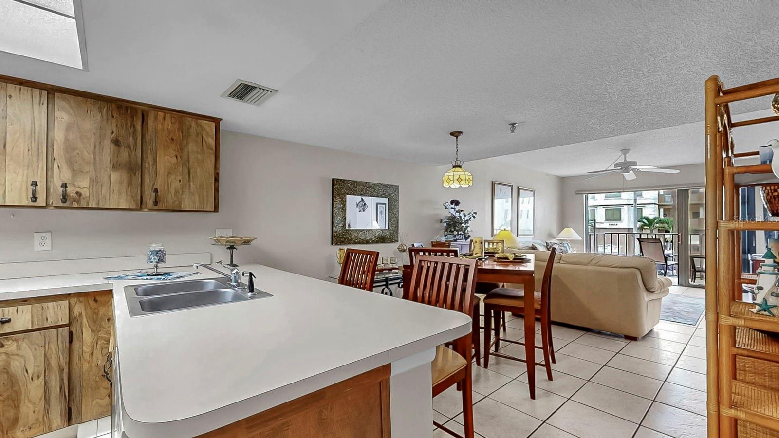 Image 8 of 50 For 14001 Gulf Boulevard 206