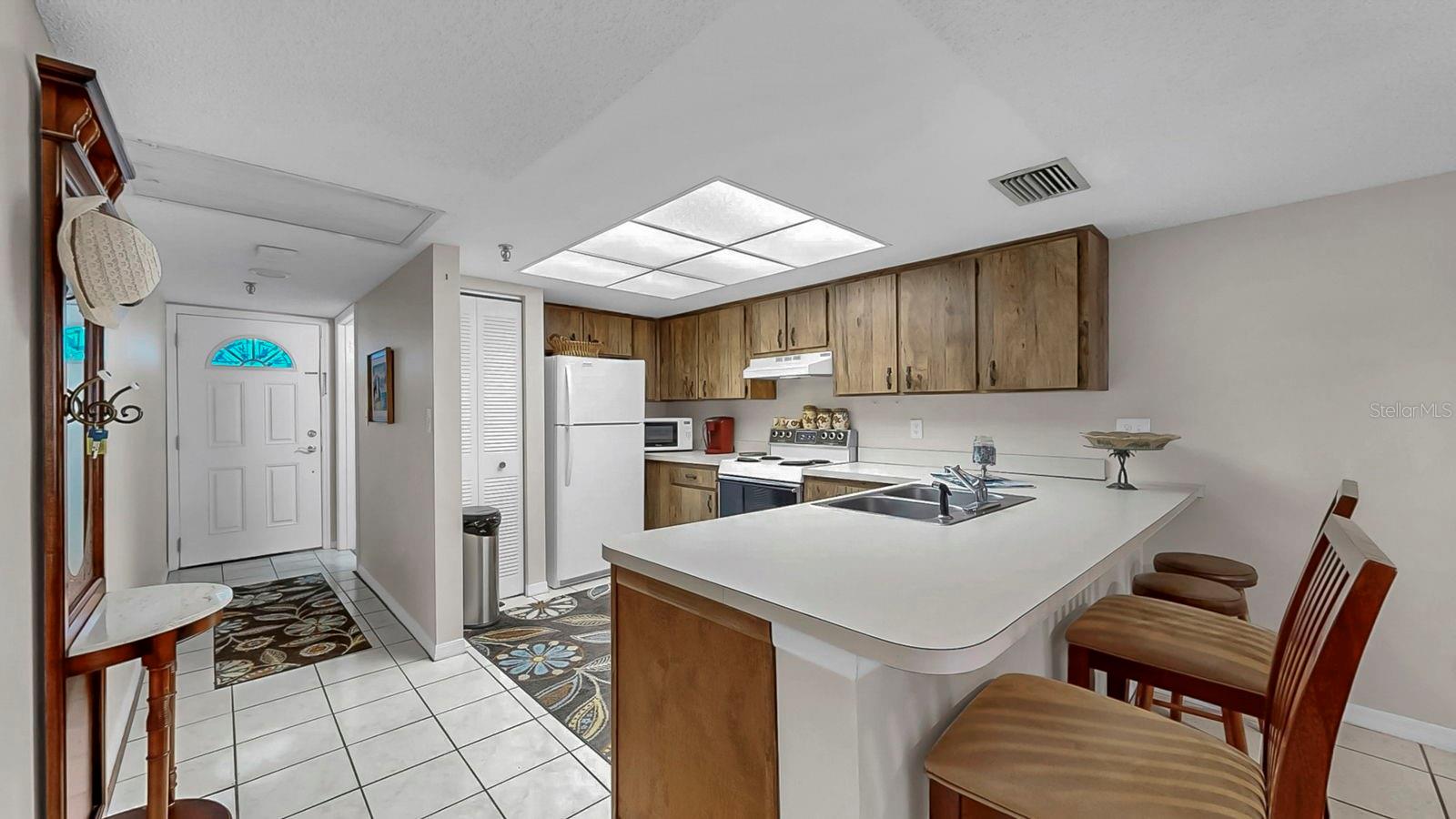 Image 9 of 50 For 14001 Gulf Boulevard 206