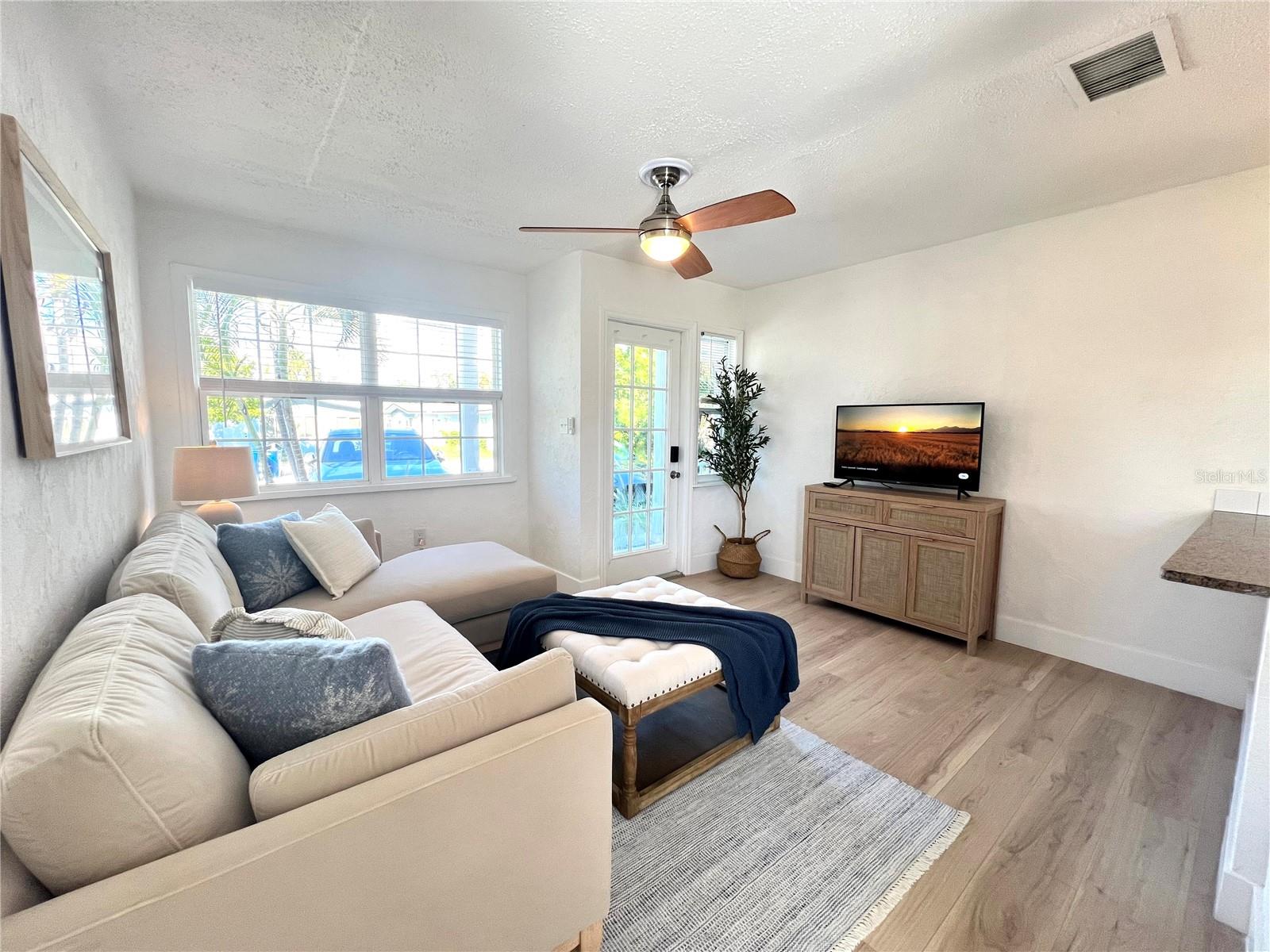 Image 4 of 22 For 13304 2nd Street E
