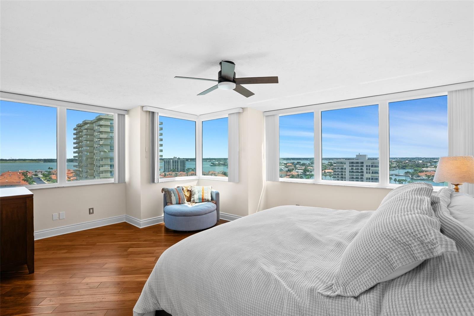 Image 24 of 72 For 1600 Gulf Boulevard 1016