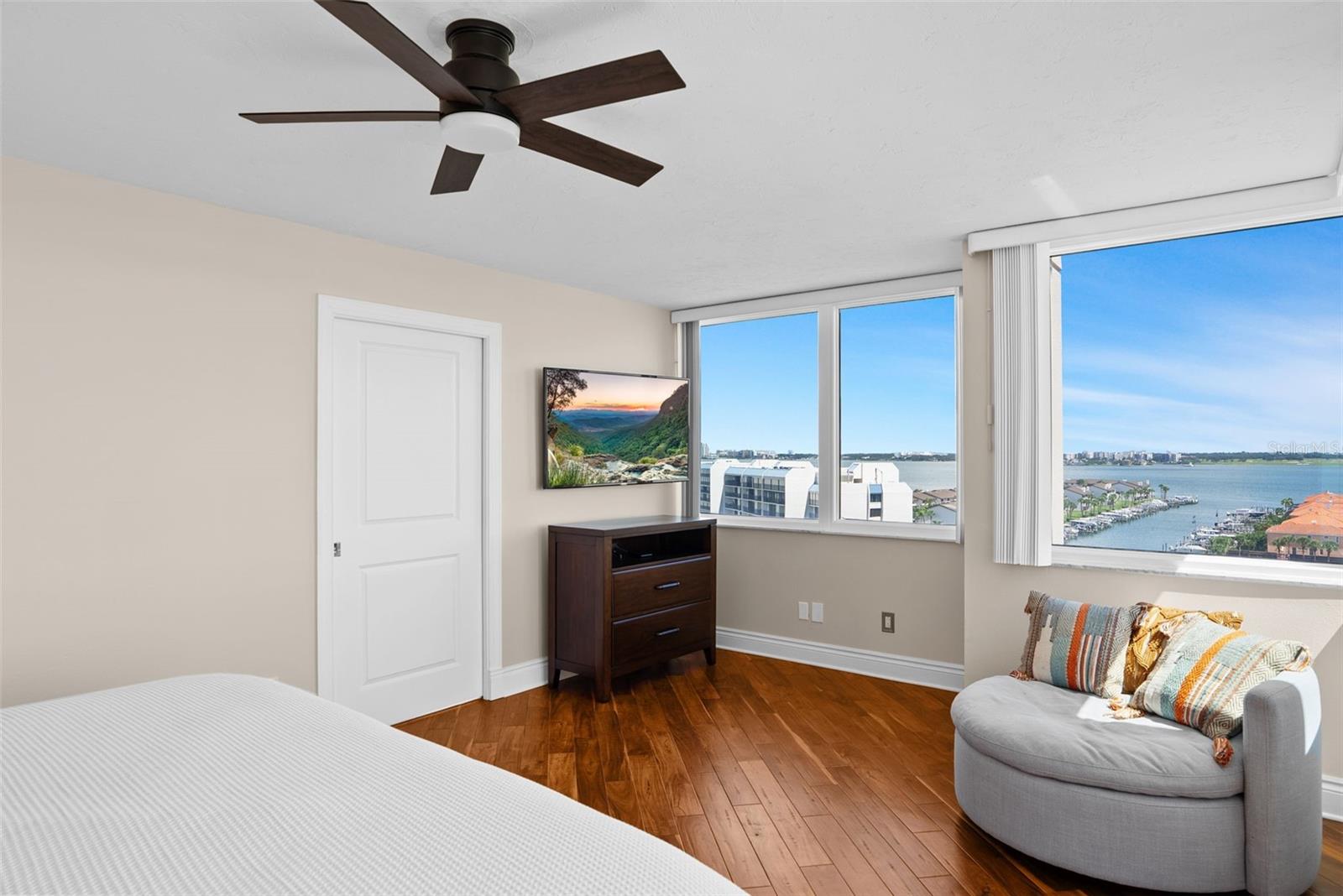 Image 27 of 72 For 1600 Gulf Boulevard 1016