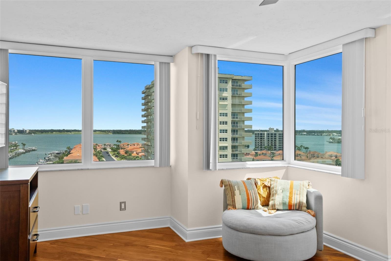 Image 28 of 72 For 1600 Gulf Boulevard 1016