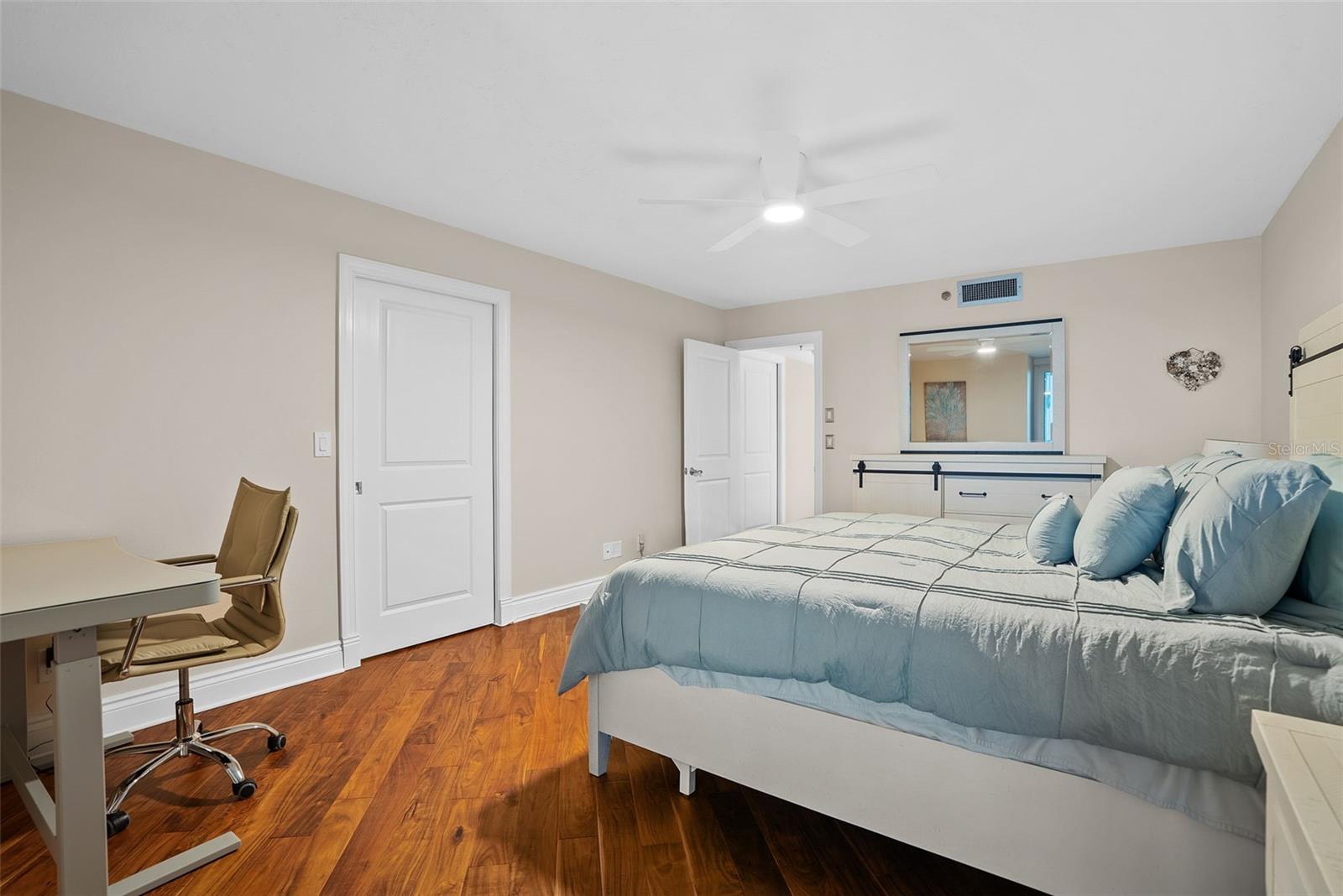Image 40 of 72 For 1600 Gulf Boulevard 1016