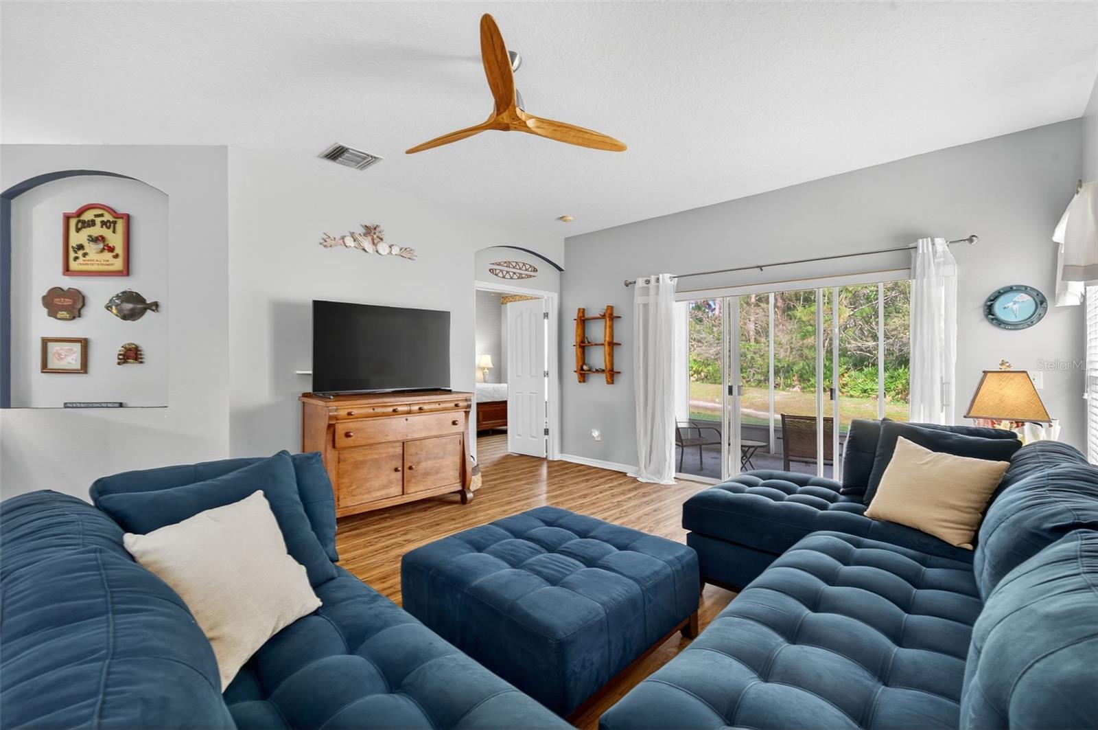 Image 33 of 75 For 10123 Mowry Lane