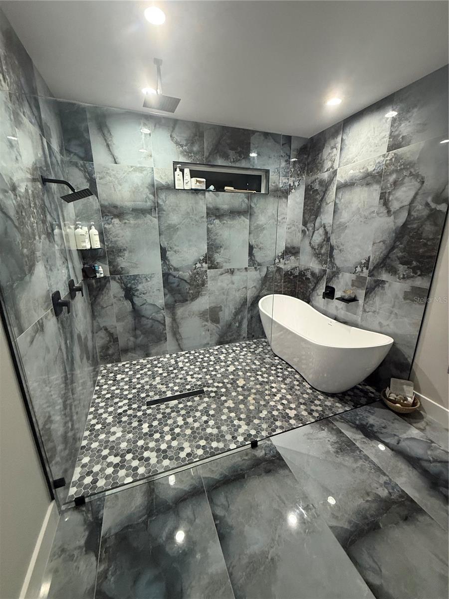 Image 5 of 13 For 2308 Saint Louis Street 1-2