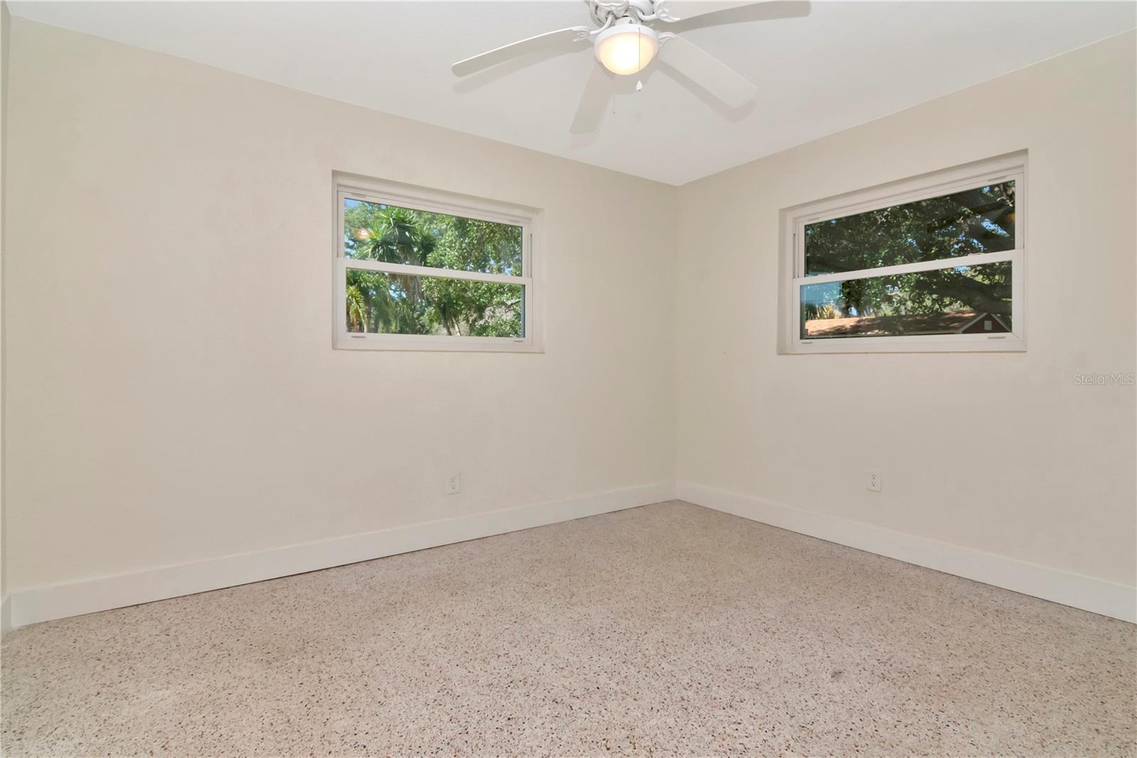 Image 40 of 60 For 27 Park Avenue