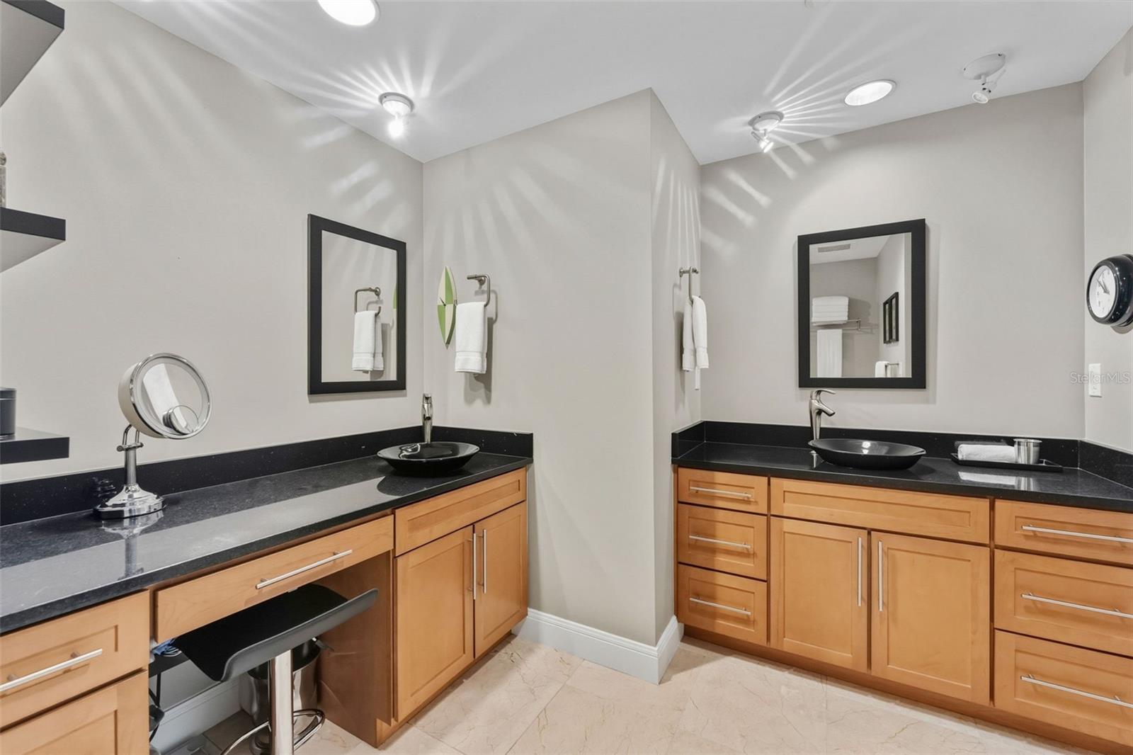 Image 13 of 22 For 450 Knights Run Avenue 414