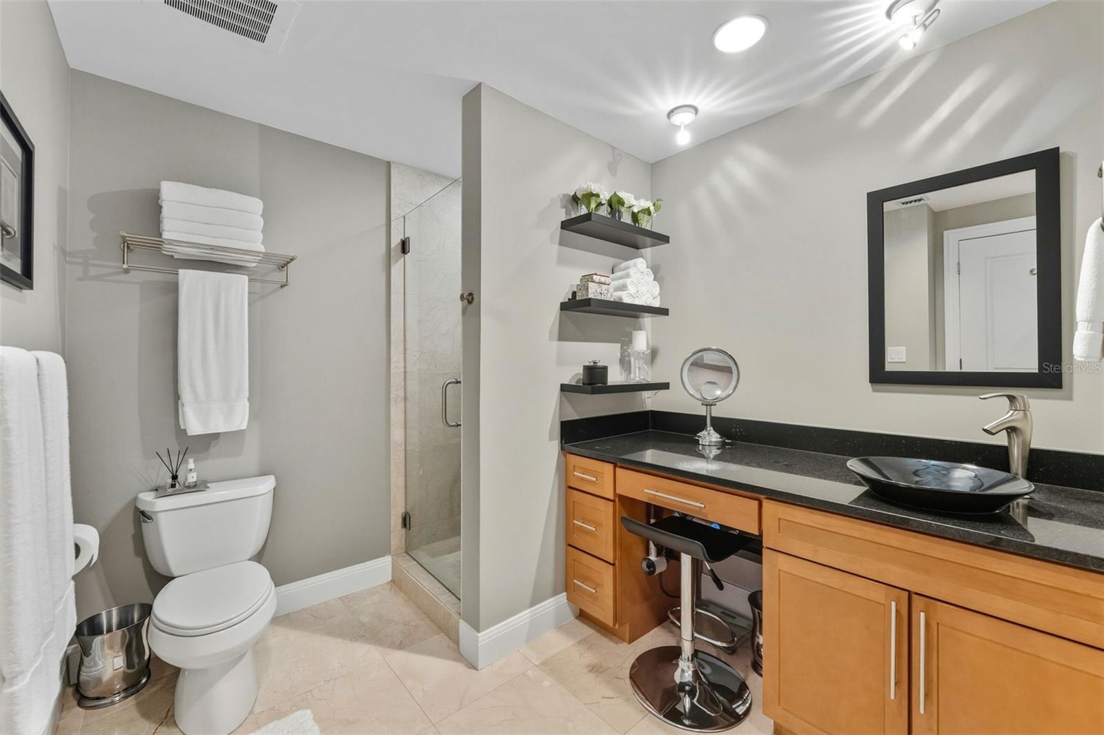 Image 14 of 22 For 450 Knights Run Avenue 414
