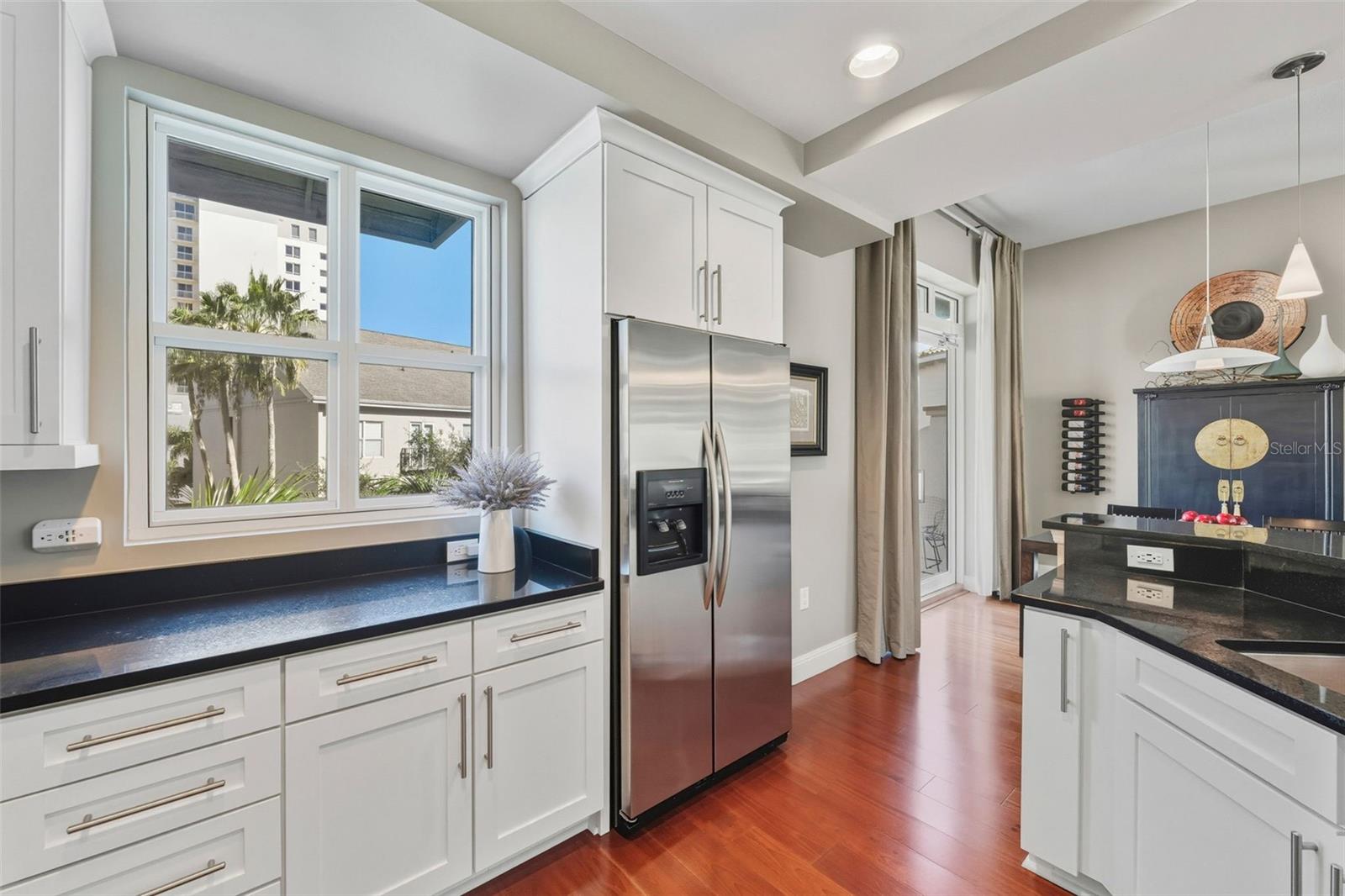 Image 6 of 22 For 450 Knights Run Avenue 414