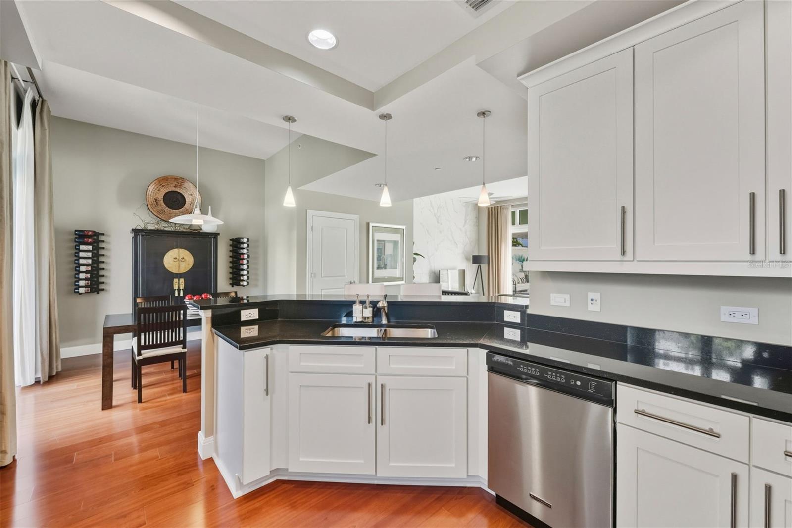 Image 7 of 22 For 450 Knights Run Avenue 414