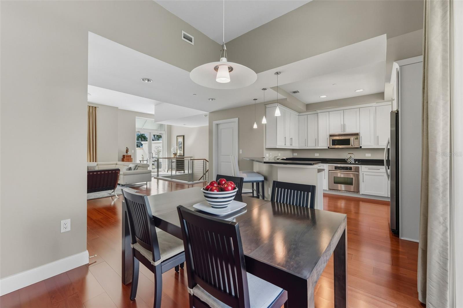 Image 9 of 22 For 450 Knights Run Avenue 414