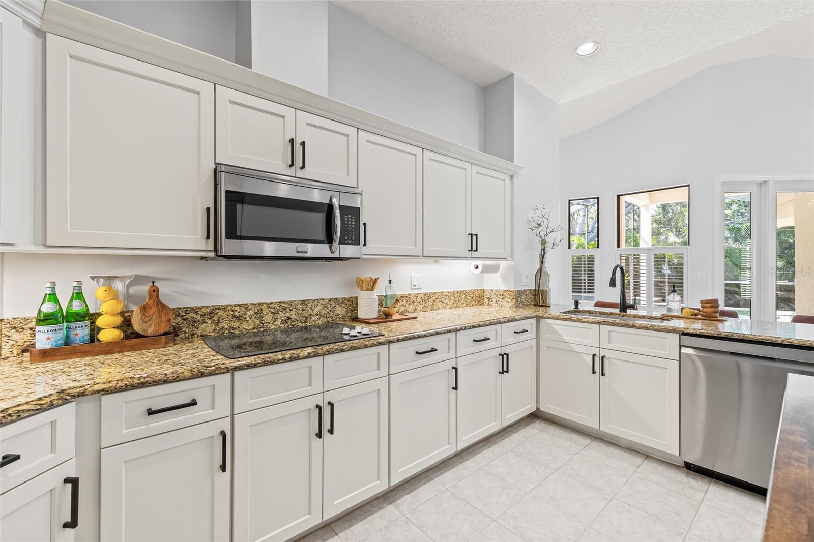 Image 30 of 69 For 772 Live Oak Terrace Ne