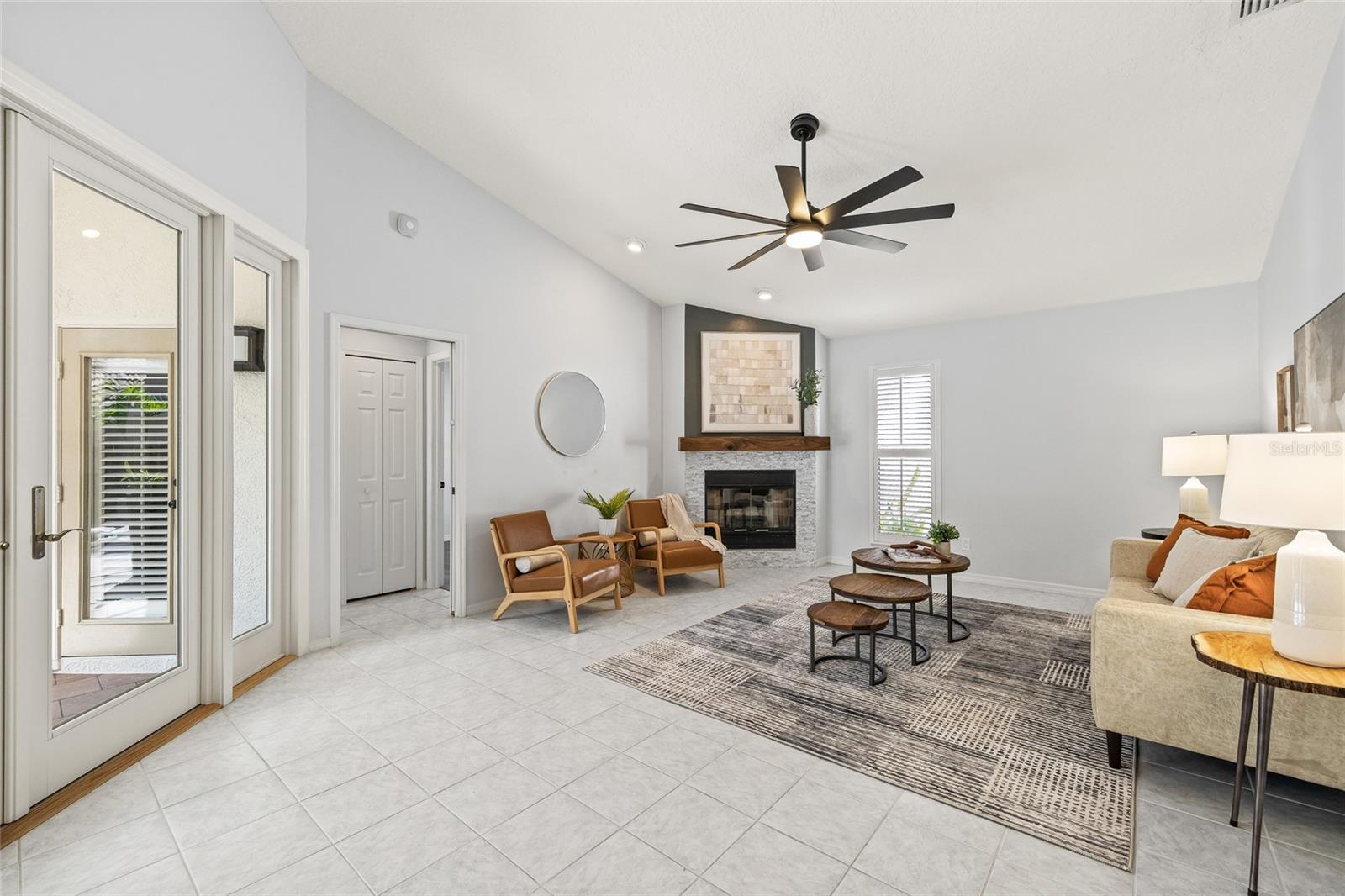 Image 33 of 69 For 772 Live Oak Terrace Ne