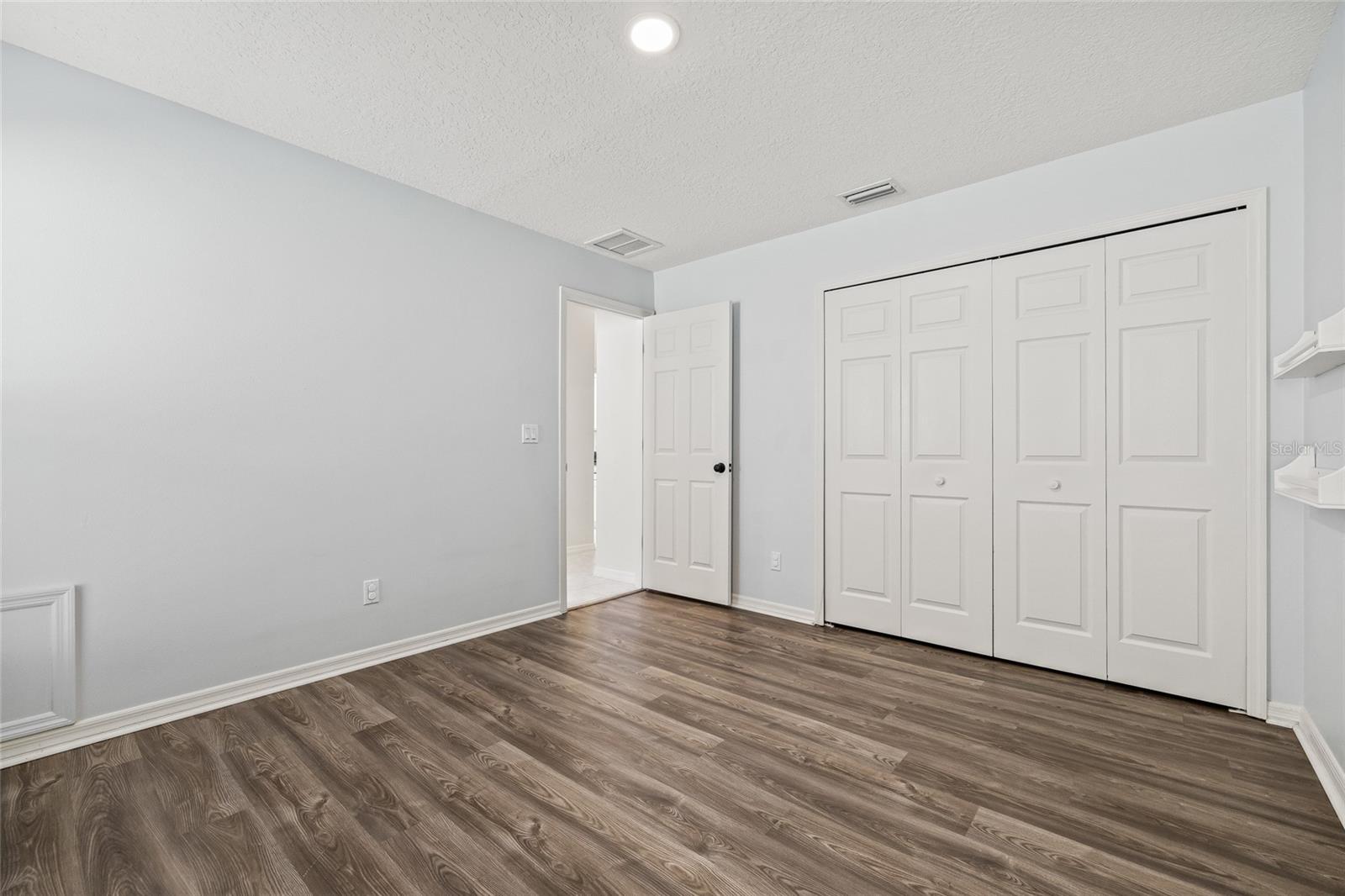 Image 41 of 69 For 772 Live Oak Terrace Ne