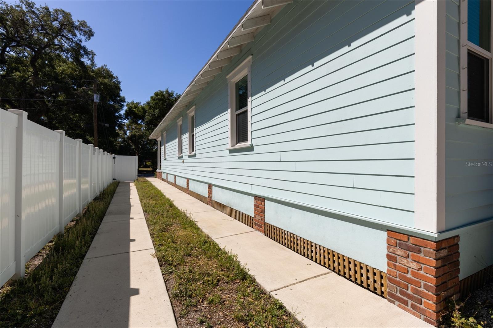 Image 26 of 31 For 506 Robles Street