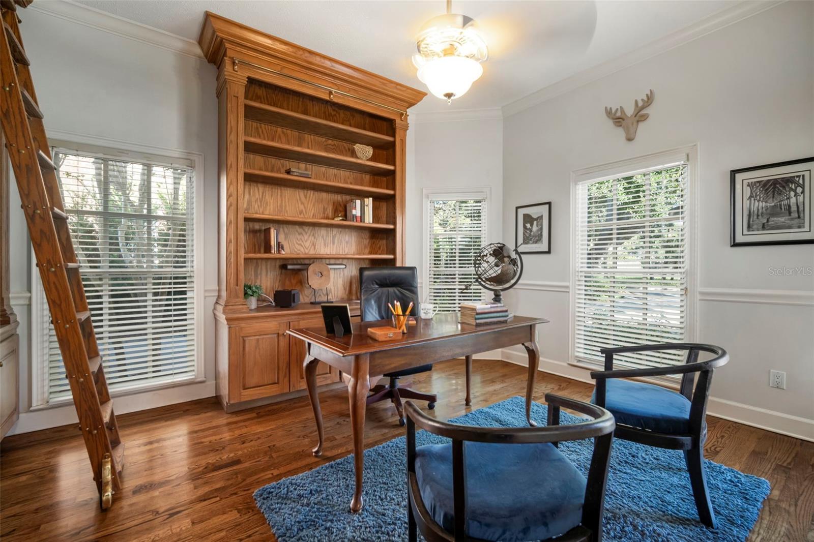 Listing photo id 10 for 4318 Azeele Street