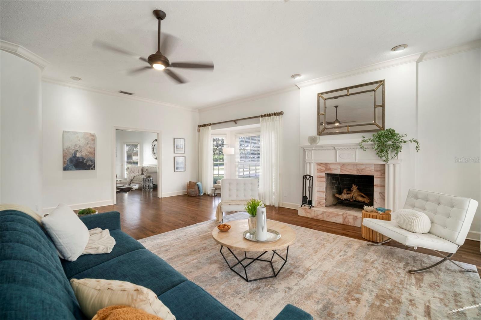 Listing photo id 14 for 4318 Azeele Street