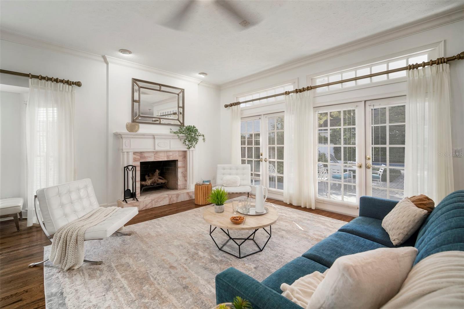 Listing photo id 15 for 4318 Azeele Street