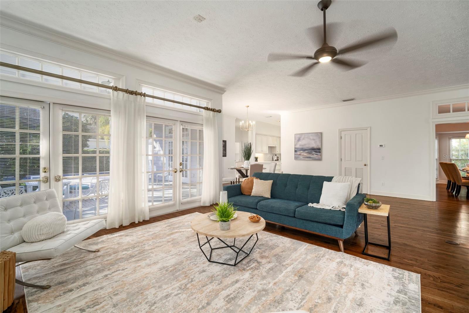 Listing photo id 16 for 4318 Azeele Street