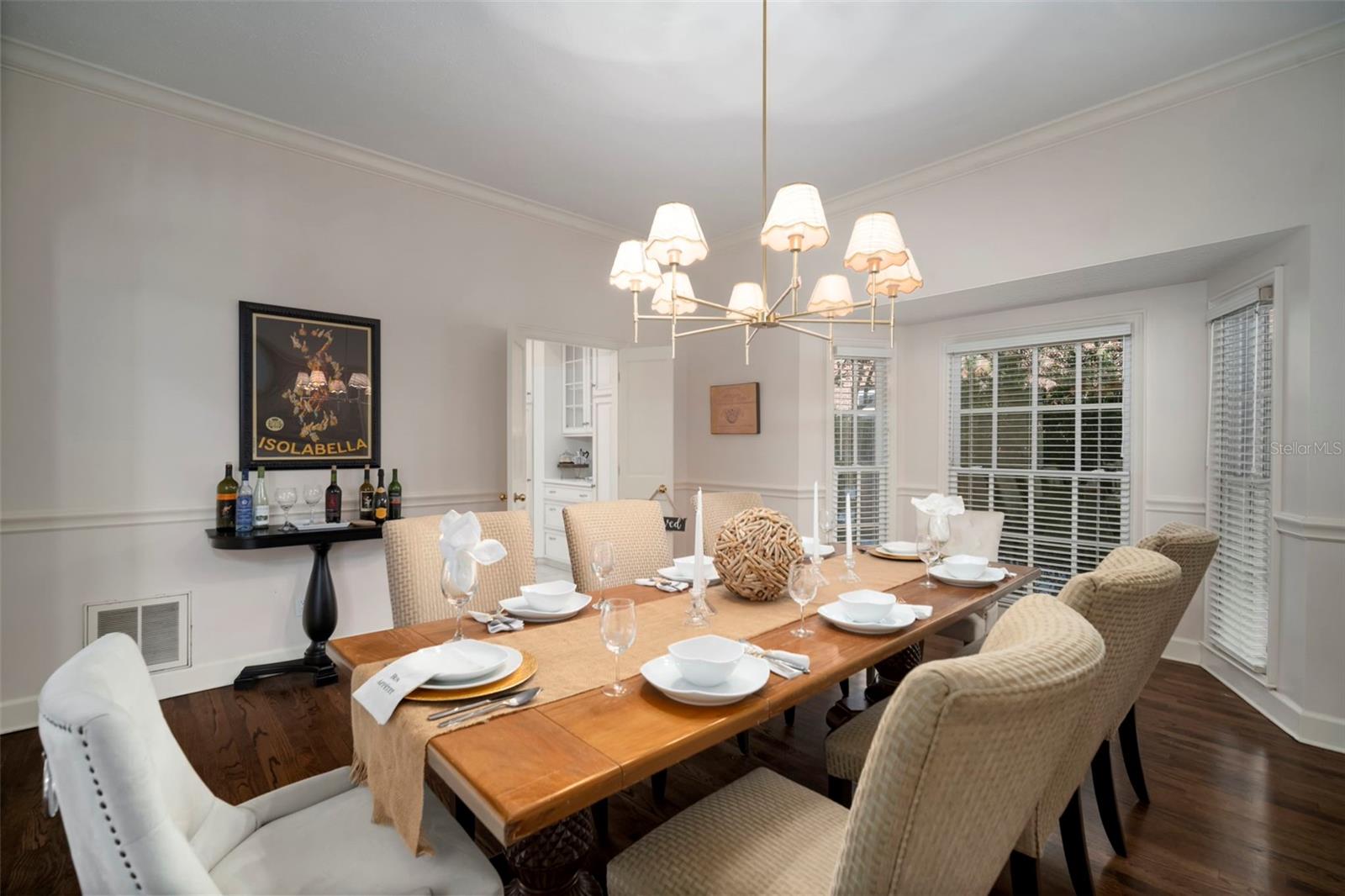 Listing photo id 17 for 4318 Azeele Street