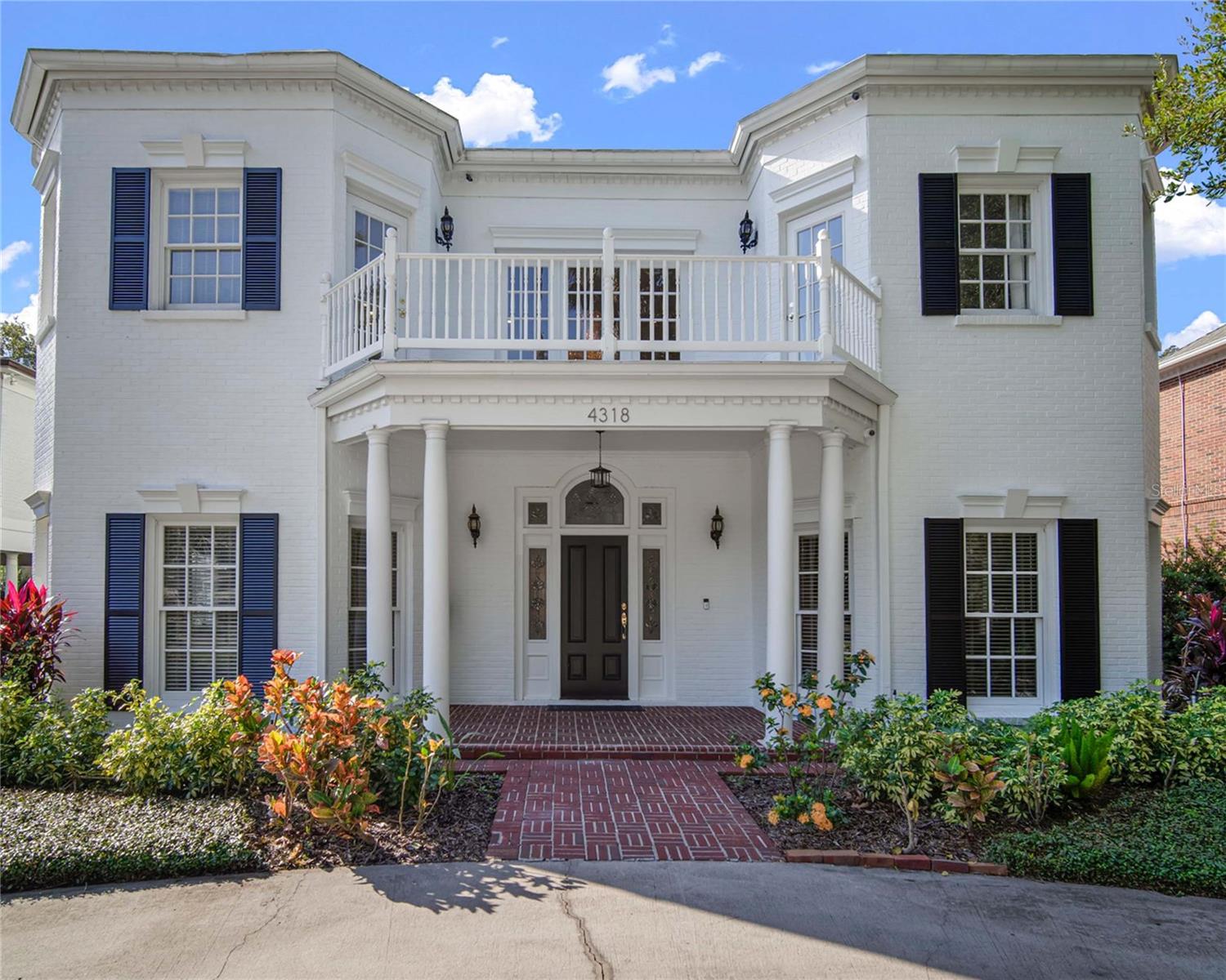 Listing photo id 0 for 4318 Azeele Street