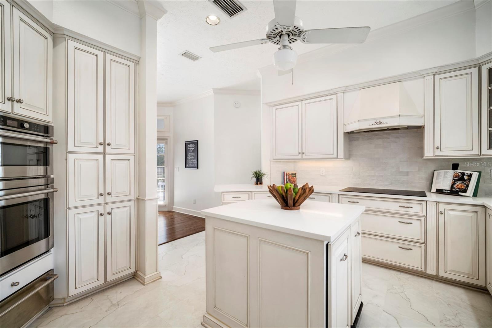 Listing photo id 20 for 4318 Azeele Street