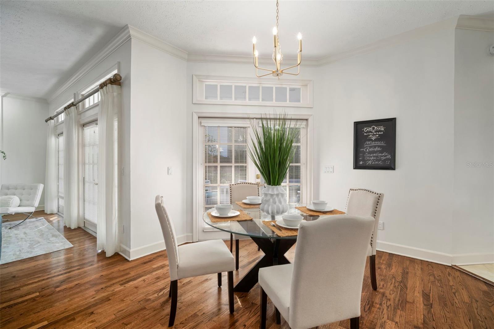 Listing photo id 25 for 4318 Azeele Street