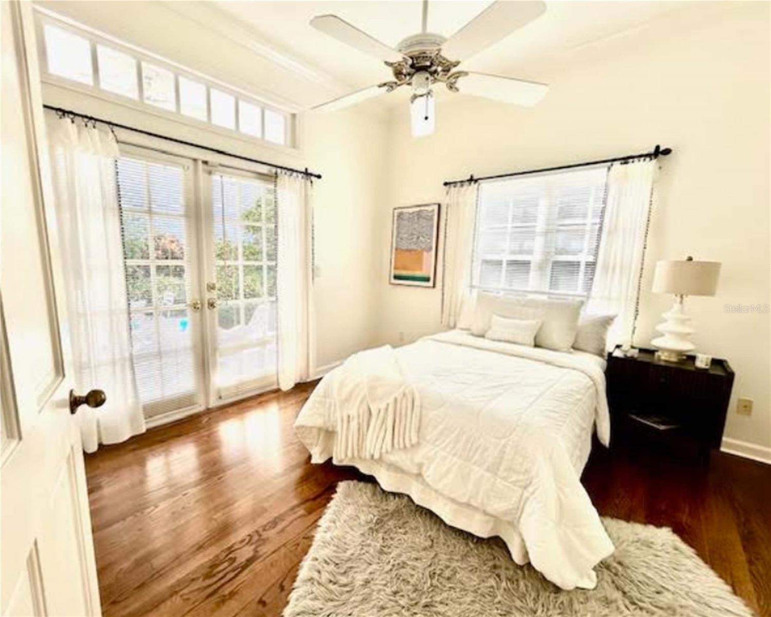 Listing photo id 30 for 4318 Azeele Street